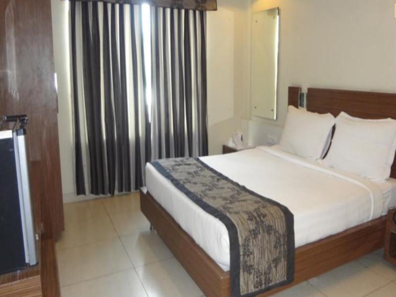 Hotel Sheela Shree Plaza Jhānsi Dış mekan fotoğraf